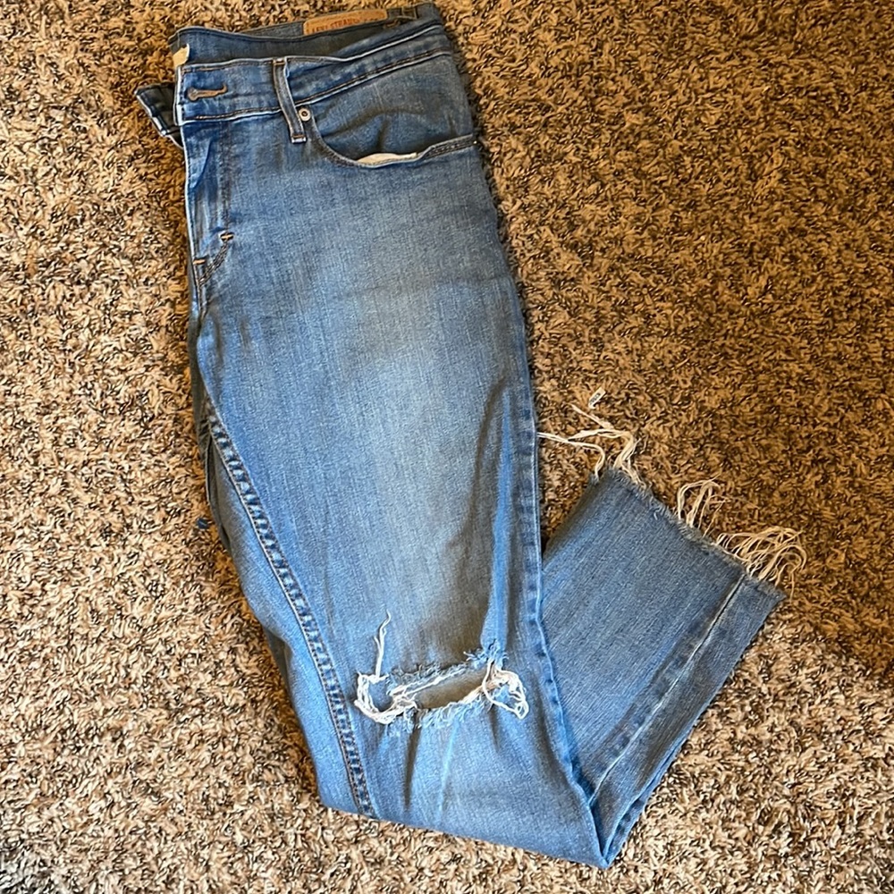 Levi’s jeans distressed